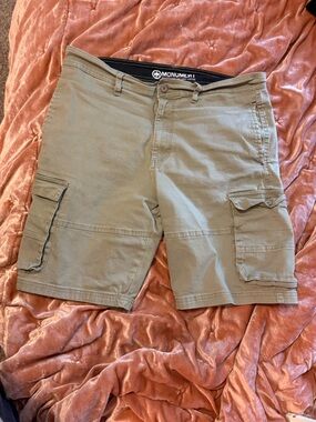 Monument Classic Olive Cargo Shorts for Men